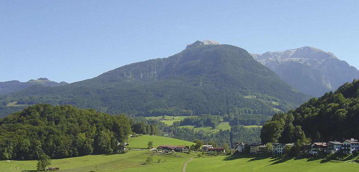 die Berge so nah – Ausblick auf das Rossfeld, Kehlstein, Hoher Göll und Hohes Brett